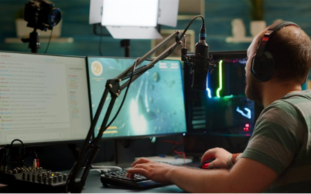 social content creator