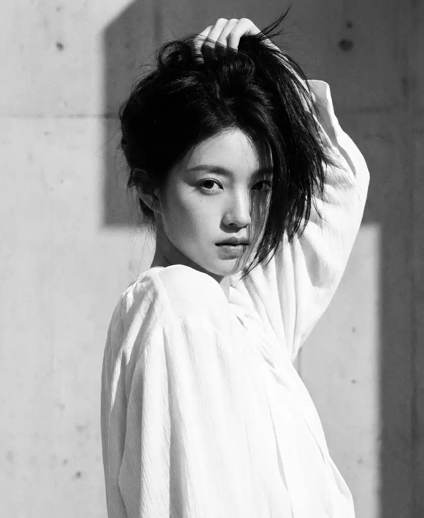 Black-and-white high-contrast